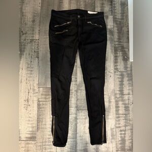 Rag and Bone size 30 black textured skinny jeans with zippers